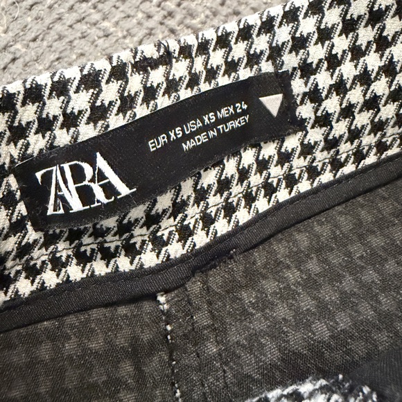 Zara Black and White Houndstooth Mini Skirt - Picture 4 of 4